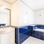 Redonda Villa