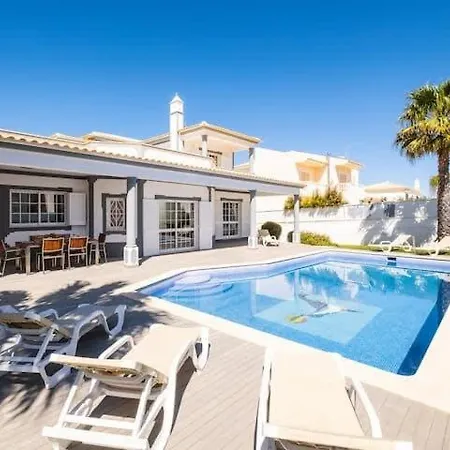 Redonda Villa