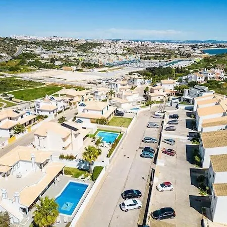 Redonda Вілла *
